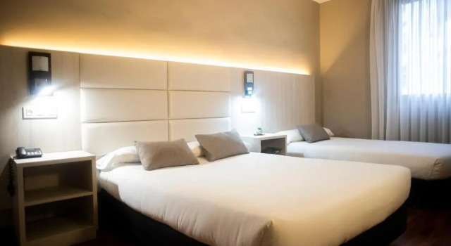 Трёхместный номер Standard B&B HOTEL Zaragoza Royal