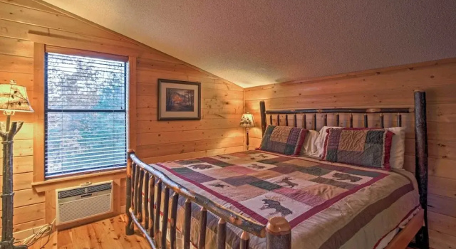 Коттедж Hot Tub & Mtn Views: Scenic Cabin in Gatlinburg!