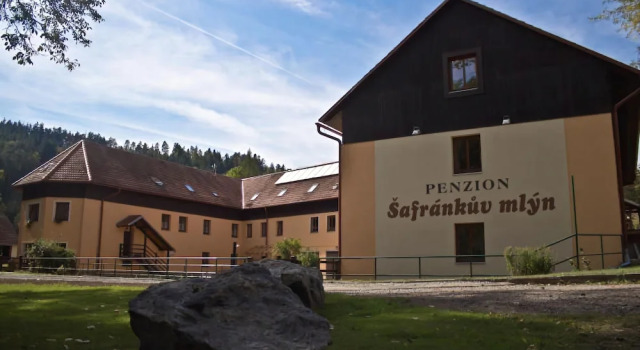 Chaty Šafránkuv Mlýn, Book Hotel Vranov South Moravian Region