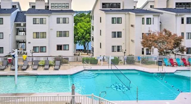 Апартаменты с 2 комнатами с балконом Charming Condo w/ Pool Access in Osage Beach!