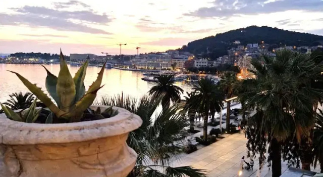 Люкс Luxury с балконом и с видом на море Riva Luxury Suites
