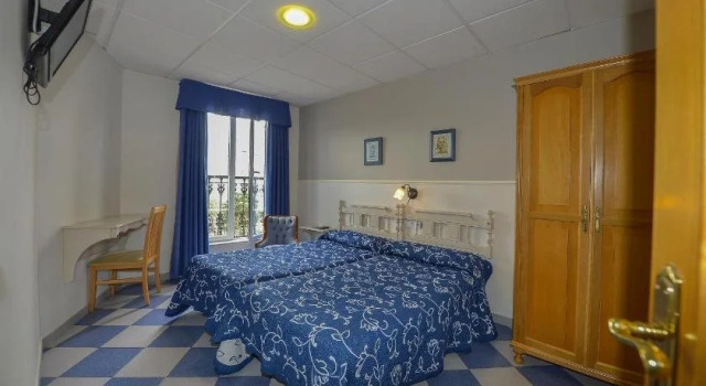 Hostal Linares, Prenota Hotel Ribadeo 