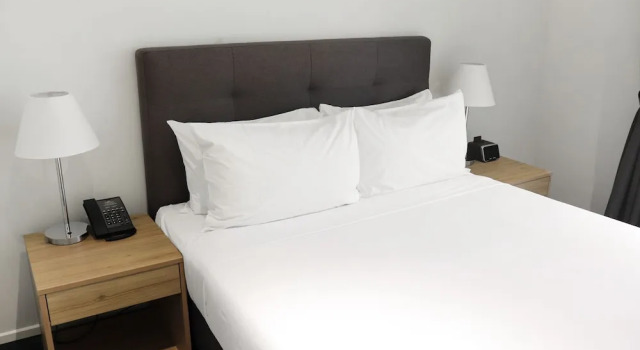 Люкс с балконом Crowne Plaza Residences Port Moresby by IHG