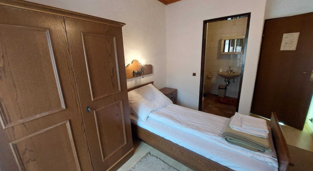 Кровать в общем номере (мужской номер) Hotel&Restaurant Gasthof zur Post Eisenerz