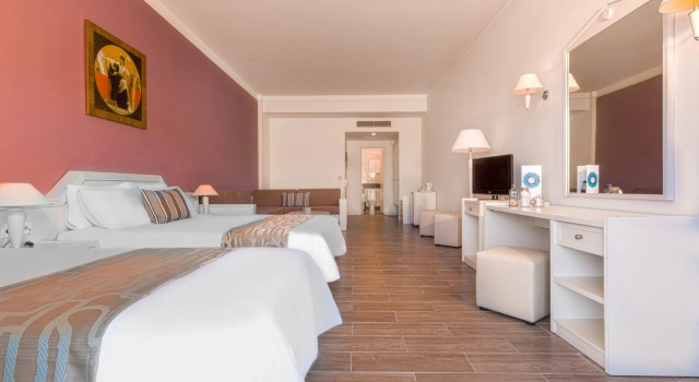 Полулюкс Superior с частичным видом на море Kipriotis Panorama Hotel & Suites by Anayia All Inclusive Resorts