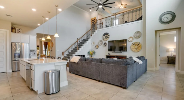 Spacious San Antonio Home: 4 Mi to Seaworld!, Rezerwuj Dom wakacyjny Domki letniskowe w Bexar County, Domek