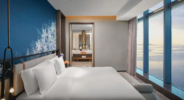 Двухместный люкс с видом на море Hotel Indigo Yantai Golden Coast by IHG