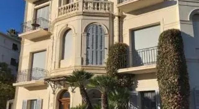 Villa Luna Nova, Забронировать Отель Отели и гостиницы Канн, рядом с La Californie, Отель