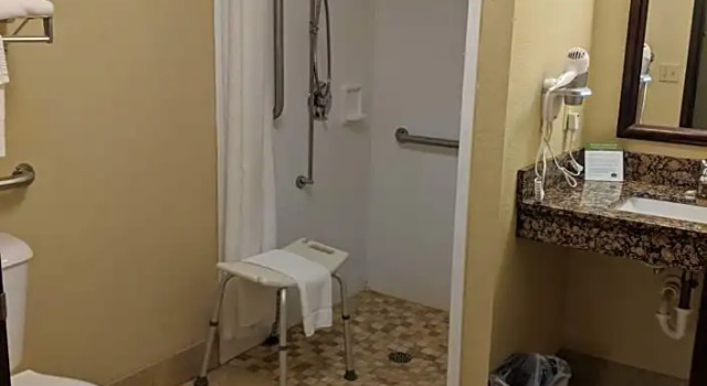 Номер Deluxe AmericInn by Wyndham St. Peter