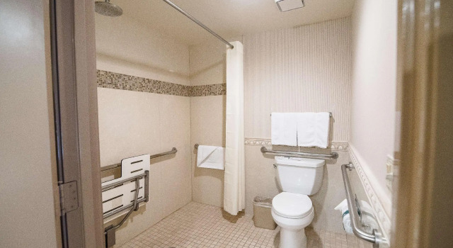 Четырёхместный номер Standard Best Western Plus Redondo Beach Inn