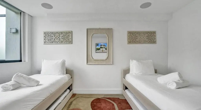 Коттедж Up East Townhomes by Nomada Residences