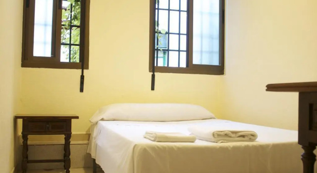 Hostal Bocanegra, Забронировать Отель Жениль Гранада, рядом с Музей народных традиций и искусств Los Tiros de Granada