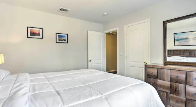 Апартаменты Ideally Located Glen Cove Apartment!