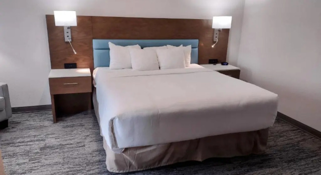 Двухместный люкс c 1 комнатой TRYP by Wyndham Tallahassee North I-10 Capital Circle