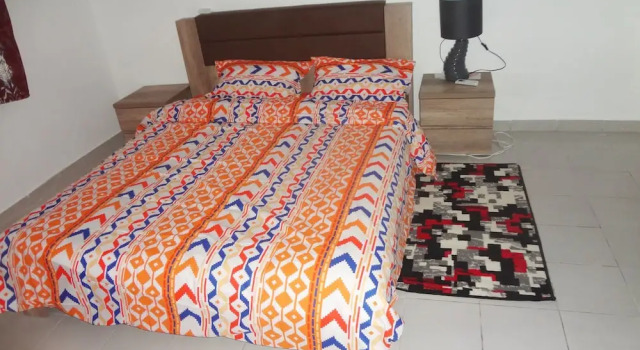 Residence 2 Pièces Duplex, Boek Appartement Hotels in Abidjan met parkeren, Parkeren