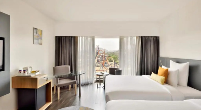 Четырёхместный семейный номер Classic Novotel Imagica Khopoli Hotel