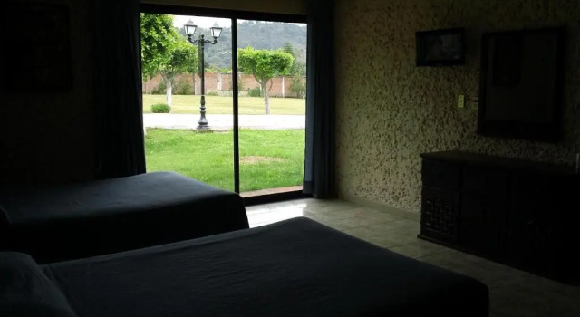 Четырёхместный номер Standard с красивым видом из окна Hotel Villa Monarca Inn
