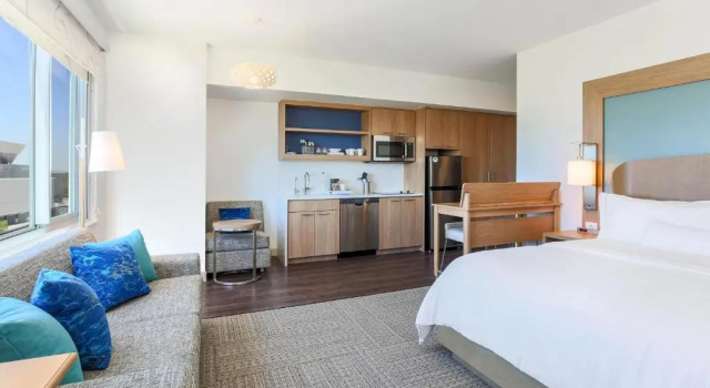 Студия Element by Marriott Ontario
