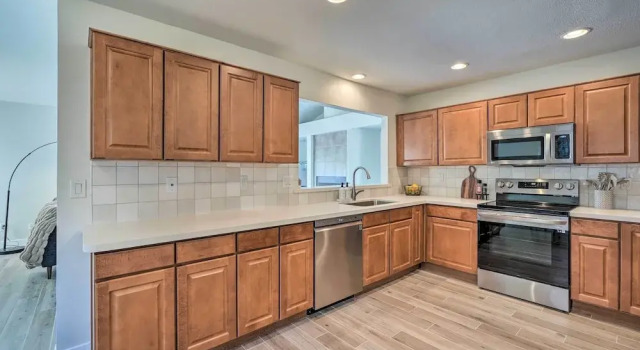 Коттедж Private Pool, Gas Grill: Chic Glendale Home!