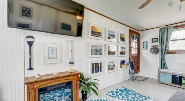 Atlantic Shores Getaway steps from Jax Beach Private House Pet Friendly Near to the Mayo Clinic - UNF - TPC Sawgrass - Convention Center - Shopping Malls - Under 3 Hours from DISNEY