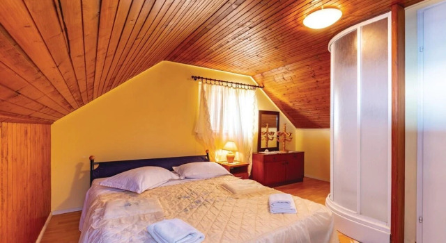 Beautiful Home In Stratincica With Kitchen, Prenota Hotel Hotel a Croatian Islands con parcheggio, Parcheggio