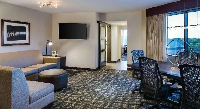 Люкс с 2 комнатами Embassy Suites by Hilton Dallas-Love Field