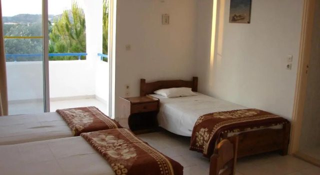 Flame Lily Studios And Apartments