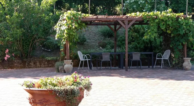 La Casa Dei Masuè, Book Hotel Hoteller i Alba med parkering, Parkering