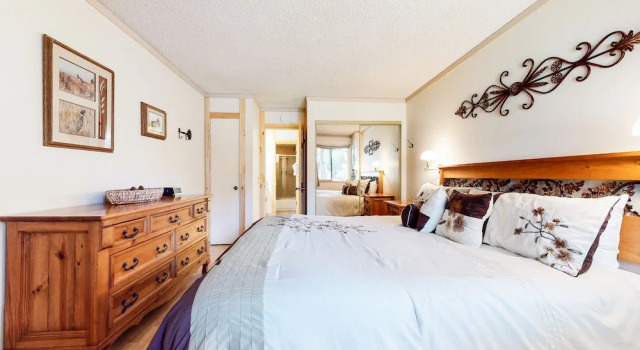 Summit Cozy Condo Getaway!