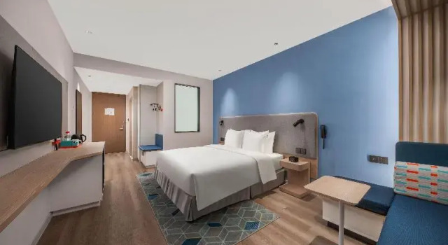 Одноместный люкс c 1 комнатой Holiday Inn Express Taizhou Toumen Port by IHG