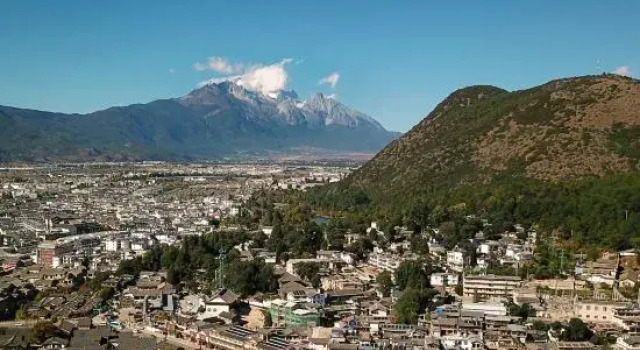 Mushanyuan Garden Homestay: Elevator Garden, Snow Mountain View, Free Pickup for 3 Nights, Prenota Hotel Hotel a Lijiang con parcheggio, Parcheggio