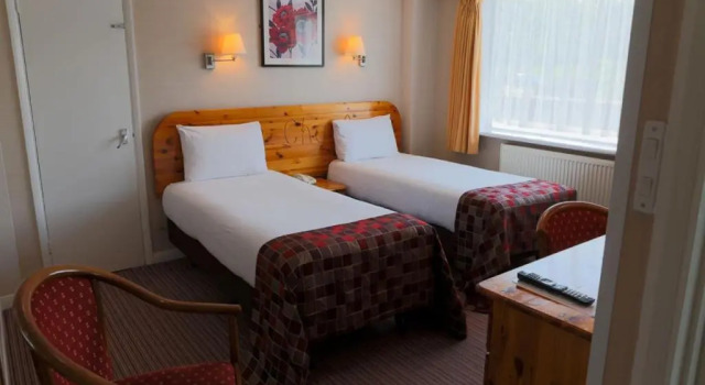Трёхместный номер Standard King Charles Hotel