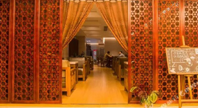 孝感凯拉斐尔巴黎酒店(孝感湖北工程学院店), Varaa Hotelli Xiaogan Hubei