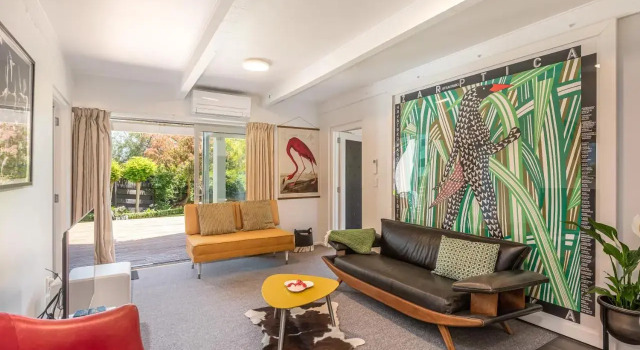 Retro Living - Water views