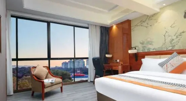 Люкс Deluxe Bocheng Holiday Hotel (Yueyanglou District Nanhu Plaza Branch)