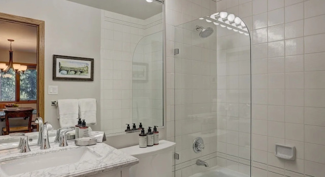 Номер Standard Newly Remodeled Spacious 1 Bedroom 1 Condo by RedAwning