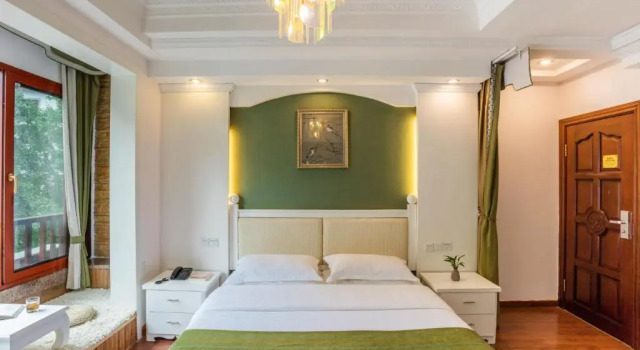 Standard Doppel Zimmer mit Bergblick Yangshuo River View Hotel