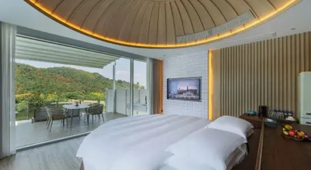Люкс с 2 комнатами с видом на озеро Moganshan Sky Swimming Pool Resort