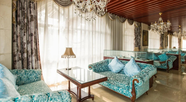 Beijing Royal Phoenix Hotel, Забронировать Отель Отели Пекина с парковкой, рядом с Торговый комплекс Oriental Plaza, Парковка