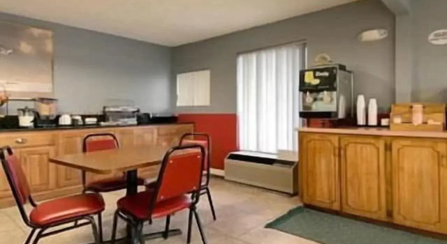 Super 8 Guntersville, Boek Hotel Hotels in Alabama met parkeren, Parkeren