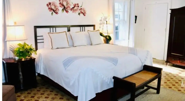 Runaway Hill Inn, Book Hotel Hoteller i Dunmore Town med pool, Swimmingpool