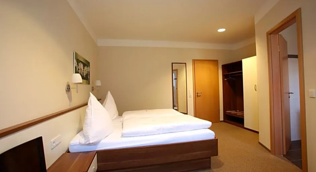 Hotel Gasthof Fenzl, Varaa Hotelli Hotellit Baijeri pysäköinnillä, Pysäköinti
