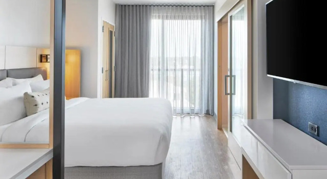 Люкс с частичным видом на океан SpringHill Suites by Marriott Jacksonville Beach Oceanfront
