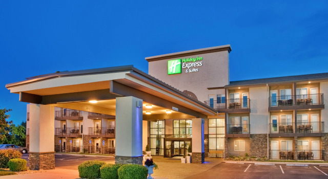 Holiday Inn Express Hotel & Suites Branson 76 Central by IHG, Забронировать Отель Отели Table Rock Lake с парковкой, Парковка