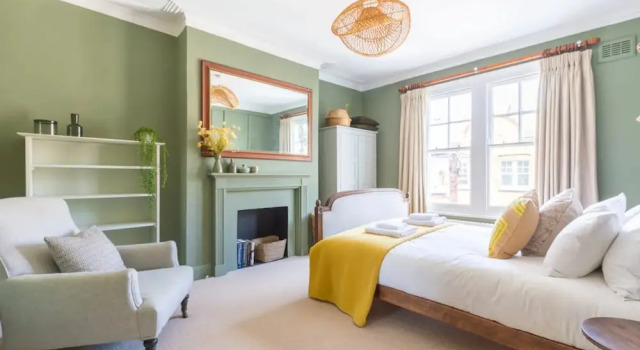 Luxuriously Designed 3 Bedroom Apartment in Clapham