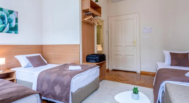 Трёхместный номер Comfort Booking En Suite