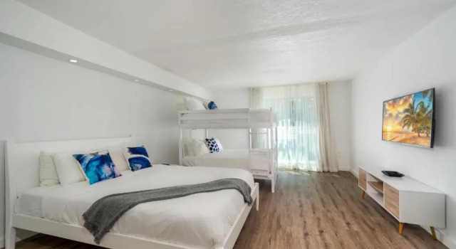 Апартаменты с 2 комнатами с видом на воду Beach Haus Bal Harbour