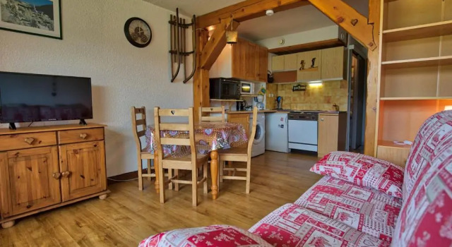 Studio Notre-Dame-de-Bellecombe, 1 pièce, 4 personnes - FR-1-505-83, Забронировать Отель Нотр-Дам-де-Белькомб Espace Diamant, рядом с Горнолыжный подъемник Комб 2