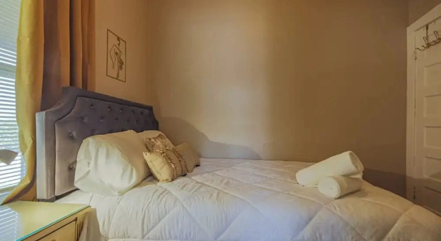Коттедж Comfy One Bed Apartment in Forest Park