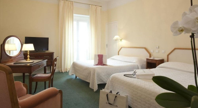 Hotel Royal Saint-Mart, Prenota Hotel Hotel a Alvernia con parcheggio, Parcheggio